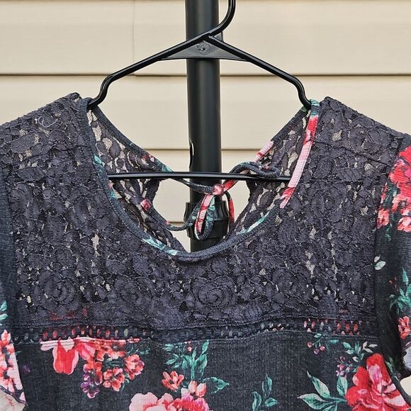 Torrid Lace Floral Top – Size 3 (Plus Size 3X) - Picture 2 of 8